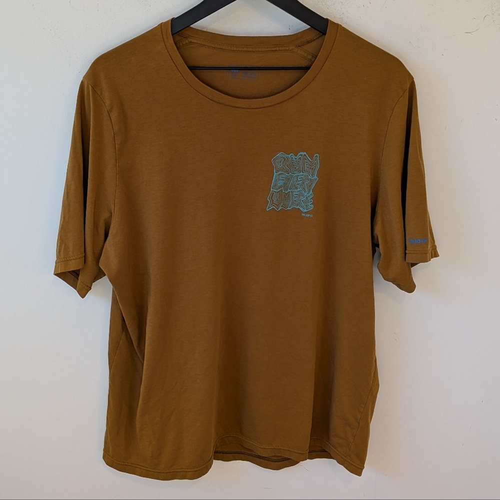 Janji Short Sleeve Graphic Tee in Brown with Teal Accent